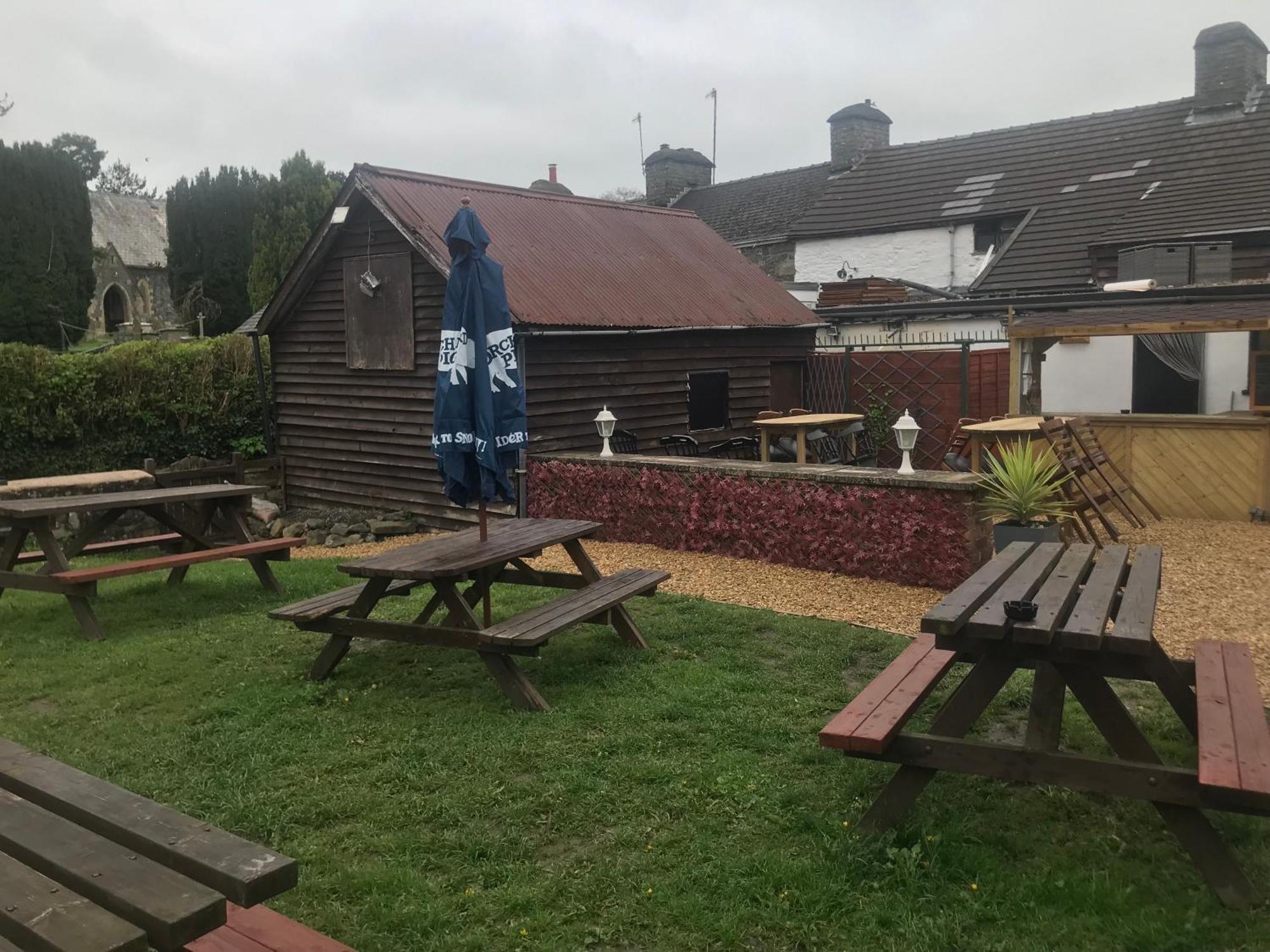 The Eagles Inn Рейъдър Екстериор снимка